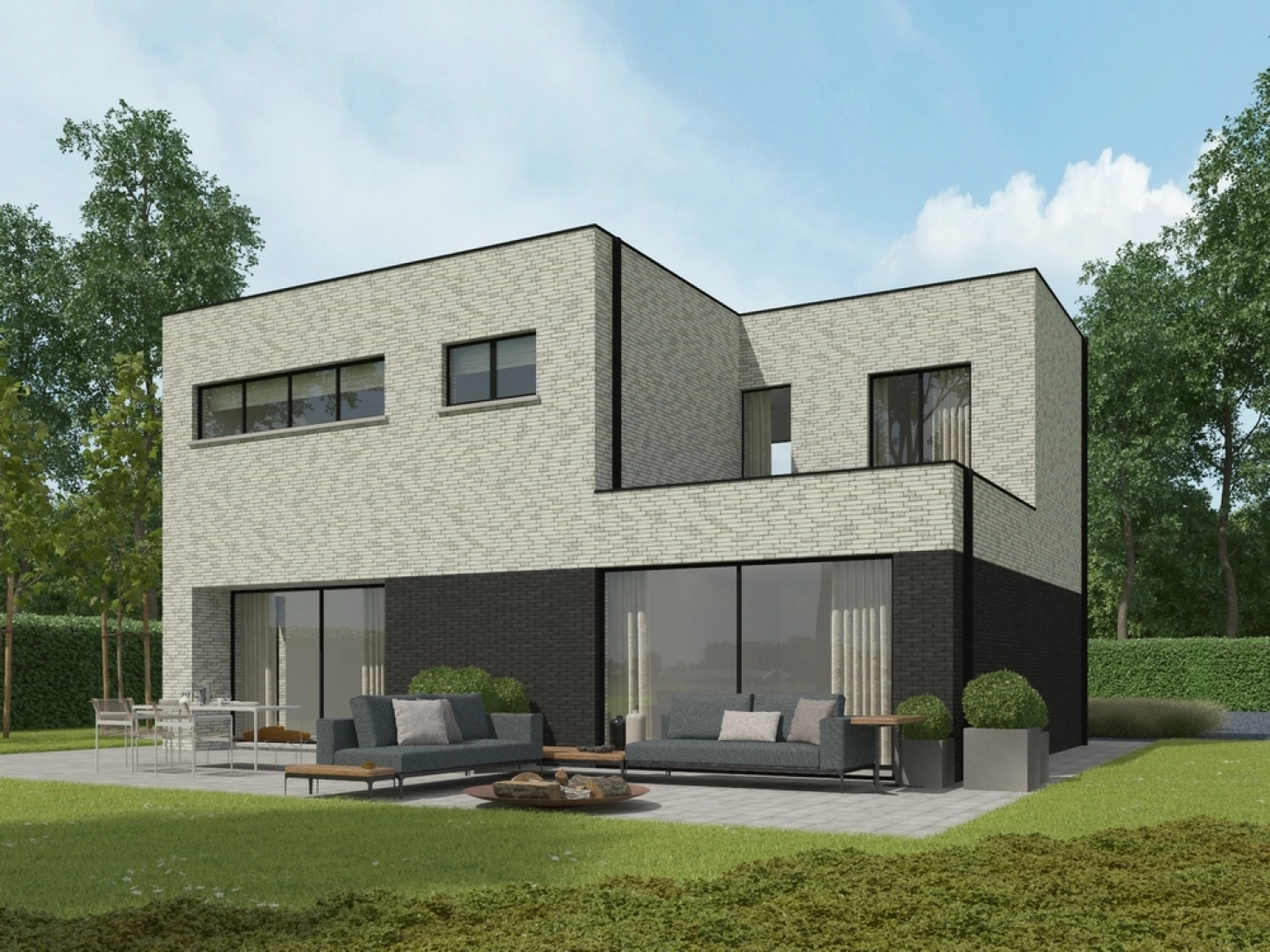 De achterkant van een moderne woning met terras en tuin.